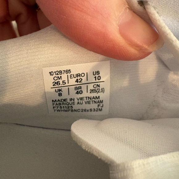 NIB ASICS Novablast 5 Sz 10 - Picture 5 of 6